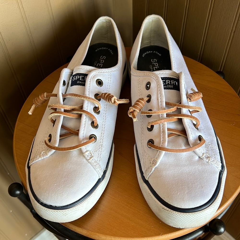Sperry tennis shoes